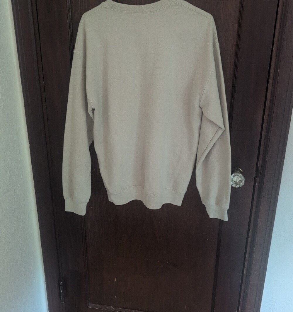 Gildan Taylor Swift Light Beige Crewneck Sweatshirt Pastel Book & Floral Graphic - Picture 4 of 5